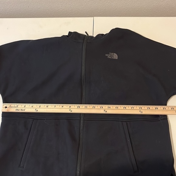 𝅺THE North Face black zip up top, size SP, in good condition - Picture 5 of 7